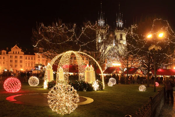 Διάθεση των Χριστουγέννων στην παλαιά πόλη πλατεία, Πράγα, Δημοκρατία της Τσεχίας — Φωτογραφία Αρχείου