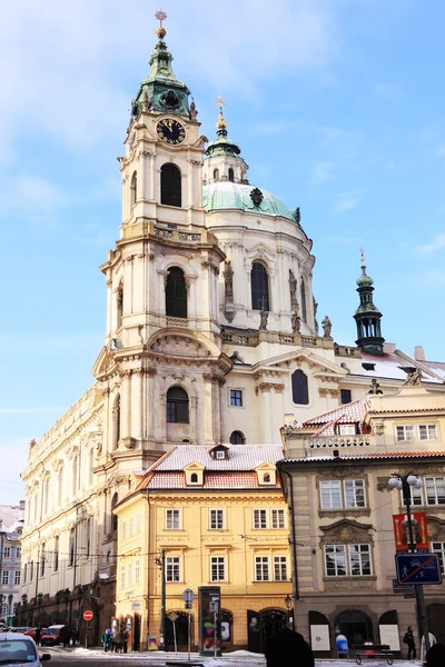 Romantic Snowy Prague St. Nicholas' Cathedral in the sunny Day, Czech Republic — Stock Photo, Image