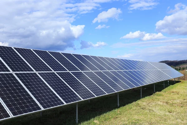 Detalhe da Central de Energia Solar na Natureza — Fotografia de Stock