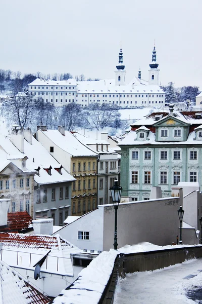 Romántico nevado Monasterio Strahov de Praga, República Checa — Foto de Stock
