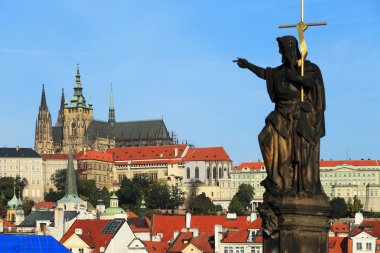 heykel charles Köprüsü ile castle, prague, Çek Cumhuriyeti