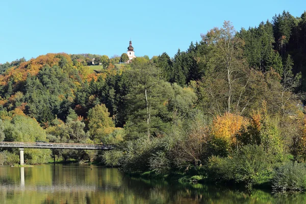 Színes őszi táj, a kék ég — Stock Fotó