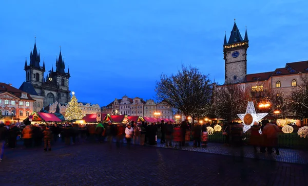 Vánoční nálada na staré město náměstí, Praha, Česká republika — Stock fotografie