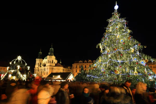 Ambiance de Noël sur la Place de la Vieille Ville, Prague, République Tchèque — Photo