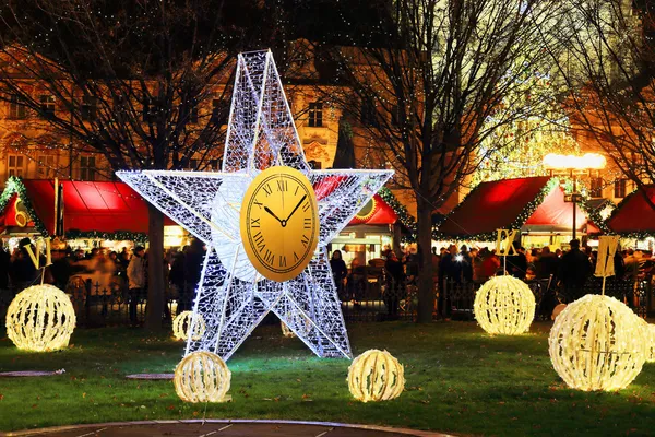 Kerstsfeer op de oude stad plein, Praag, Tsjechië — Stockfoto