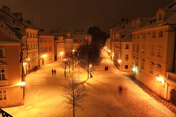 gece romantik karlı Prag Adası kampa yukarıda Nehri vltava, Çek Cumhuriyeti
