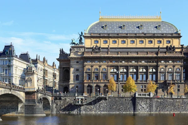 Prag Ulusal Tiyatro Çek Cumhuriyeti görüntülemek