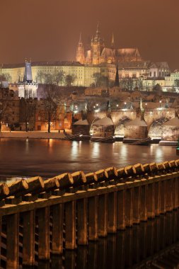 Gece romantik karlı Prag, Çek Cumhuriyeti