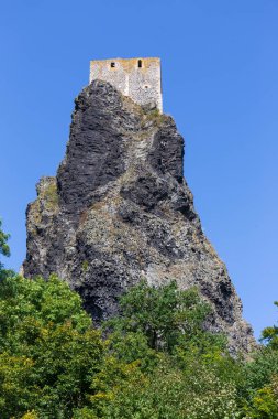 Çek Cumhuriyeti Trosky Kalesi ile Bohem Cenneti 'nde sonbahar manzarası