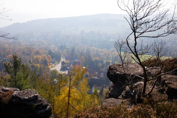 捷克共和国Tisa Rocks北部波希米亚砂岩山脉美丽的秋天风景 — 图库照片