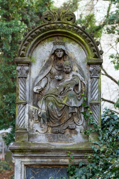 Статуя Загадочном Старом Кладбище Чехия — стоковое фото