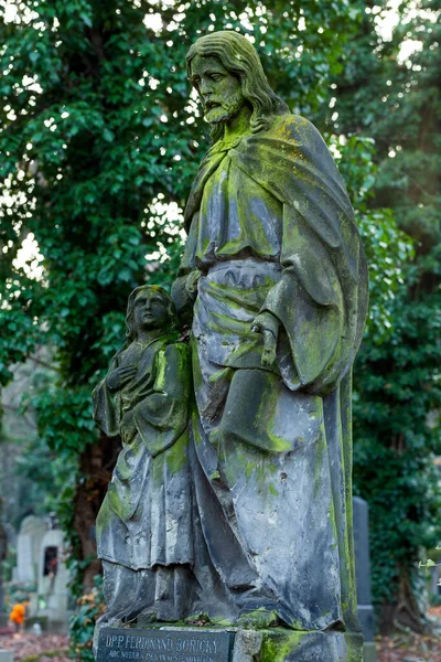 Historische Statue Auf Dem Geheimnisvollen Alten Prager Friedhof Tschechische Republik — Stockfoto