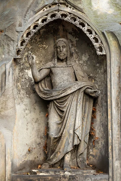 Estátua Histórica Sobre Mistério Antigo Cemitério Praga República Checa — Fotografia de Stock