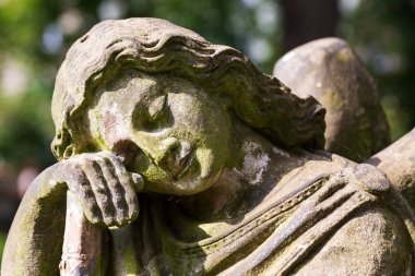 Tarihi heykel üzerinde gizemli eski Prag Mezarlığı, Çek Cumhuriyeti