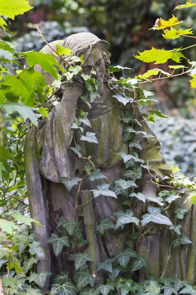 Historische Statue Auf Dem Geheimnisvollen Alten Prager Friedhof Tschechische Republik — Stockfoto