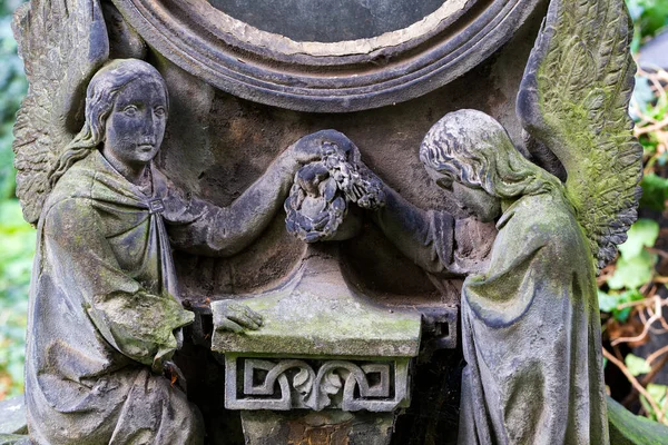 Estátua Histórica Sobre Mistério Antigo Cemitério Praga República Checa — Fotografia de Stock