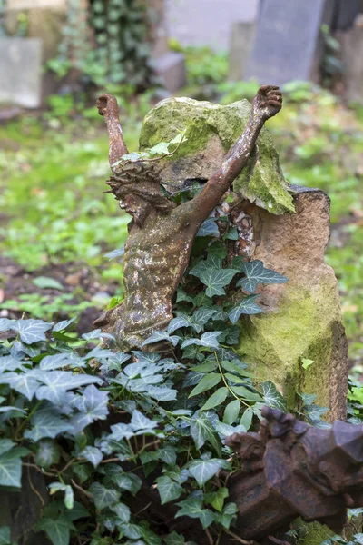 Estatua Histórica Sobre Antiguo Cementerio Praga República Checa —  Fotos de Stock