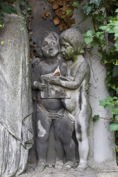 Historische Statue Auf Dem Geheimnisvollen Alten Prager Friedhof Tschechische Republik — Stockfoto