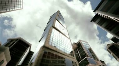 gökdelen gökyüzü arka plan üzerinde.