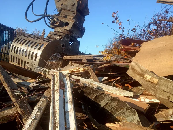 Graafmachine Verwoest Gebouw Aardbeving Puin Puin Stortplaats — Stockfoto