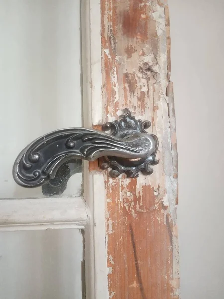 Παλιό Χερούλι Πόρτας Αντίκα Θραύσμα Παλιάς Πόρτας — Φωτογραφία Αρχείου