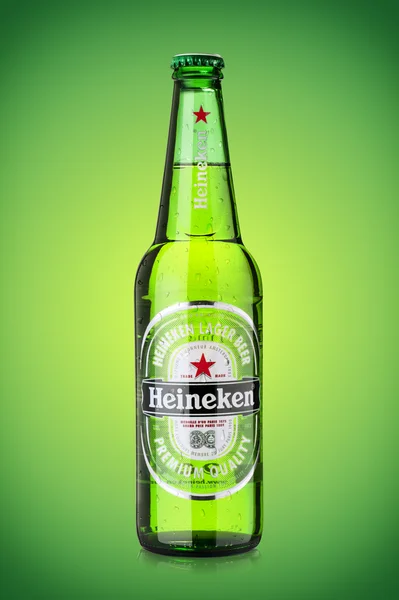 Garrafa de cerveja Heineken — Fotografia de Stock