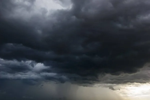 Dark Sky Heavy Clouds Converging Violent Storm Rain Bad Weather — Stockfoto