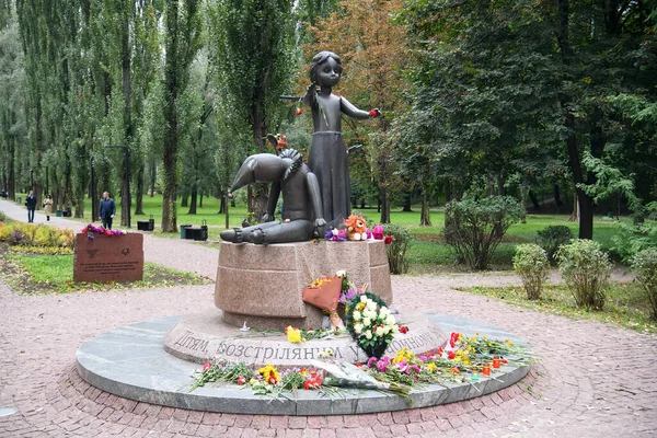 Monument Broken Doll Toys Memoria Copiilor Executați Babi Yar Timpul — Fotografie, imagine de stoc