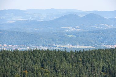 Karkonosze Ulusal Parkı 'ndaki dağların yaz manzarası, Dev Dağlar, Polonya. Yüksek kalite fotoğraf