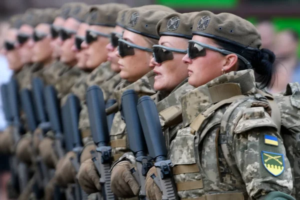 Ukraińskie Służby Wojskowe Maszerują Podczas Ostatniej Próby Parady Wojskowej Dnia — Zdjęcie stockowe
