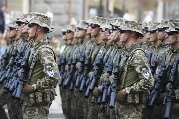 Militares Ucranianos Marcham Durante Ensaio Final Para Desfile Militar Dia — Fotografia de Stock