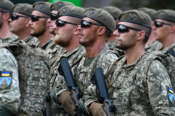 Militares Ucranianos Marchan Durante Ensayo Final Para Desfile Militar Del —  Fotos de Stock