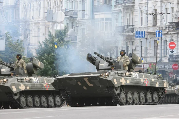 Maquinaria Militar Ucraniana Durante Ensayo Final Para Desfile Militar Del —  Fotos de Stock