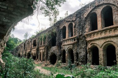 Ukrayna 'nın Rivne bölgesindeki Dubno Kalesi ya da Tarakaniv Kalesi' nin kalıntıları. Yüksek kalite fotoğraf