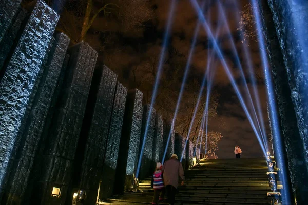 Symbolische Lichtstralen Kaarsen Bij Het Monument Voor Holodomor Slachtoffers Tijdens — Stockfoto
