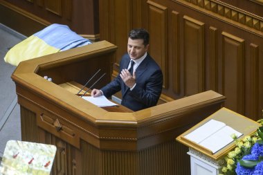 Ukrayna Cumhurbaşkanı Volodymyr Zelensky, Ukrayna 'nın bağımsızlığının 30. yıldönümüne adanmış Ukrayna Parlamentosu' nun resmi oturumu sırasında, 24 Ağustos 2021. Yüksek kalite fotoğraf