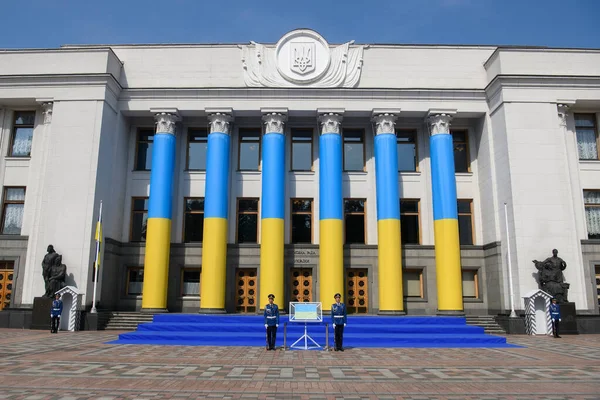 Guardia Onoraria Vicino Alla Bandiera Storica Stato Dell Ucraina All — Foto Stock