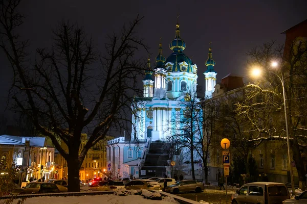 Evening snowy view of St. Andrew Church from Desyatynna Street in Kyiv, Ukraine. December 2021 — стокове фото