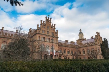 Chernivtsi Ulusal Üniversitesi, Ukrayna 'nın Chernivtsi şehrinde Bukovinian ve Dalmaçya Metropolitanlarının eski ikamet yeri. Aralık 2021. Yüksek kalite fotoğraf