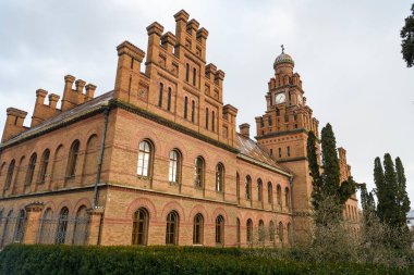 Chernivtsi Ulusal Üniversitesi, Ukrayna 'nın Chernivtsi şehrinde Bukovinian ve Dalmaçya Metropolitanlarının eski ikamet yeri. Aralık 2021. Yüksek kalite fotoğraf