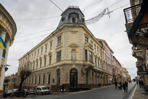 乌克兰切尔尼夫茨历史中心的著名行人Olga Kobylianska街 2022年12月 高质量的照片 — 图库照片