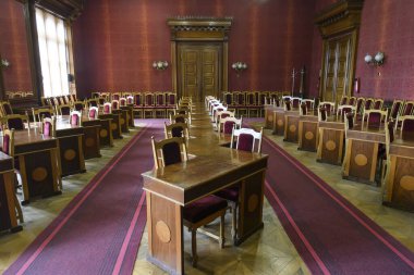 Chernivtsi Ulusal Üniversitesi 'nin büyük lüks binası, Ukrayna' nın Chernivtsi şehrinde Bukovinian ve Dalmaçyalı Metropolitanlar 'ın eski konutu. Aralık 2021