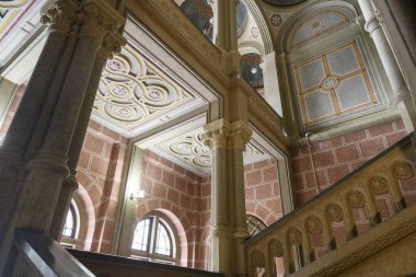 Chernivtsi Ulusal Üniversitesi 'nin büyük lüks binası, Ukrayna' nın Chernivtsi şehrinde Bukovinian ve Dalmaçyalı Metropolitanlar 'ın eski konutu. Aralık 2021