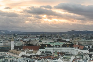 Avusturya 'nın Viyana kentindeki St. Stephen Katedrali veya Stephansdom' un Güney Kulesi 'nden Viyana' nın panoramik manzarası. Ocak 2022. Yüksek kalite fotoğraf