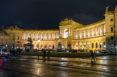 Avusturya, Viyana 'daki Hofburg Sarayı' nın Neue Burg bölümünün önündeki Heldenplatz Meydanı 'ndaki Prinz Eugen von Savoyen binicilik anıtı. Ocak 2022. Yüksek kalite fotoğraf