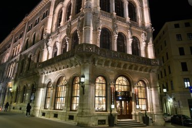 Avusturya, Viyana 'daki ünlü tarihi Cafe Central' ın akşam manzarası. Ocak 2022. Yüksek kalite fotoğraf