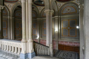 Chernivtsi Ulusal Üniversitesi 'nin büyük lüks binası, Ukrayna' nın Chernivtsi şehrinde Bukovinian ve Dalmaçyalı Metropolitanlar 'ın eski konutu. Aralık 2021