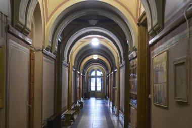 Chernivtsi Ulusal Üniversitesi 'nin büyük lüks binası, Ukrayna' nın Chernivtsi şehrinde Bukovinian ve Dalmaçyalı Metropolitanlar 'ın eski konutu. Aralık 2021