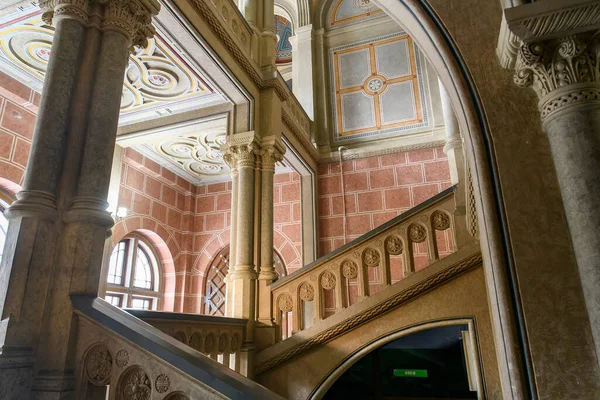 Interior de la Universidad de Chernivtsi, antigua residencia de bukovinianos y dálmatas metropolitanos. Chernivtsi, Ucrania — Foto de Stock