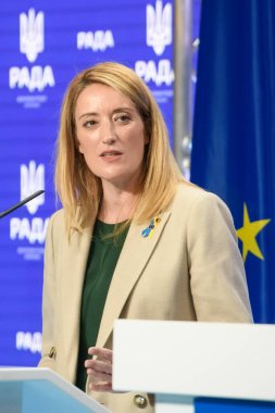 Ukrayna 'nın başkenti Kyiv' e yaptığı ziyarette Avrupa Parlamentosu Başkanı Roberta Metsola. 1 Nisan 2022. Yüksek kalite fotoğraf